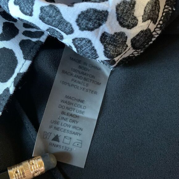 Vince Camuto Animal Print Apparel Sheer Blouses‎ - Picture 6 of 13